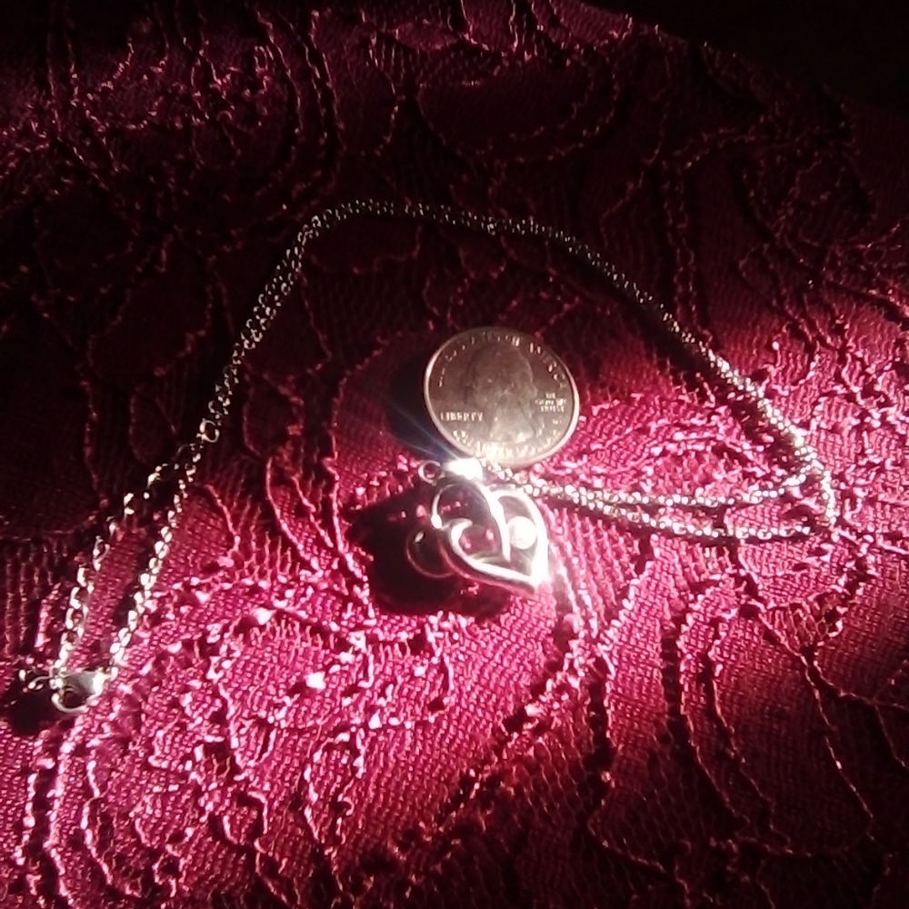 Silver tone necklace w/Heart and Crystal pend